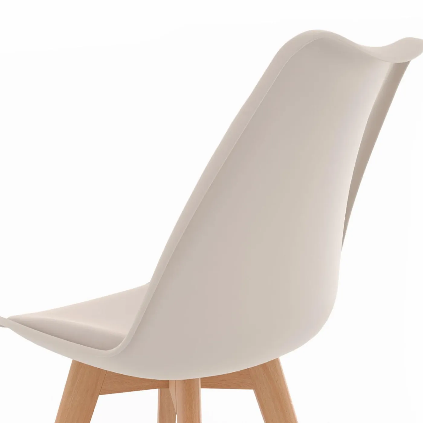 8 chaises scandinaves mix color