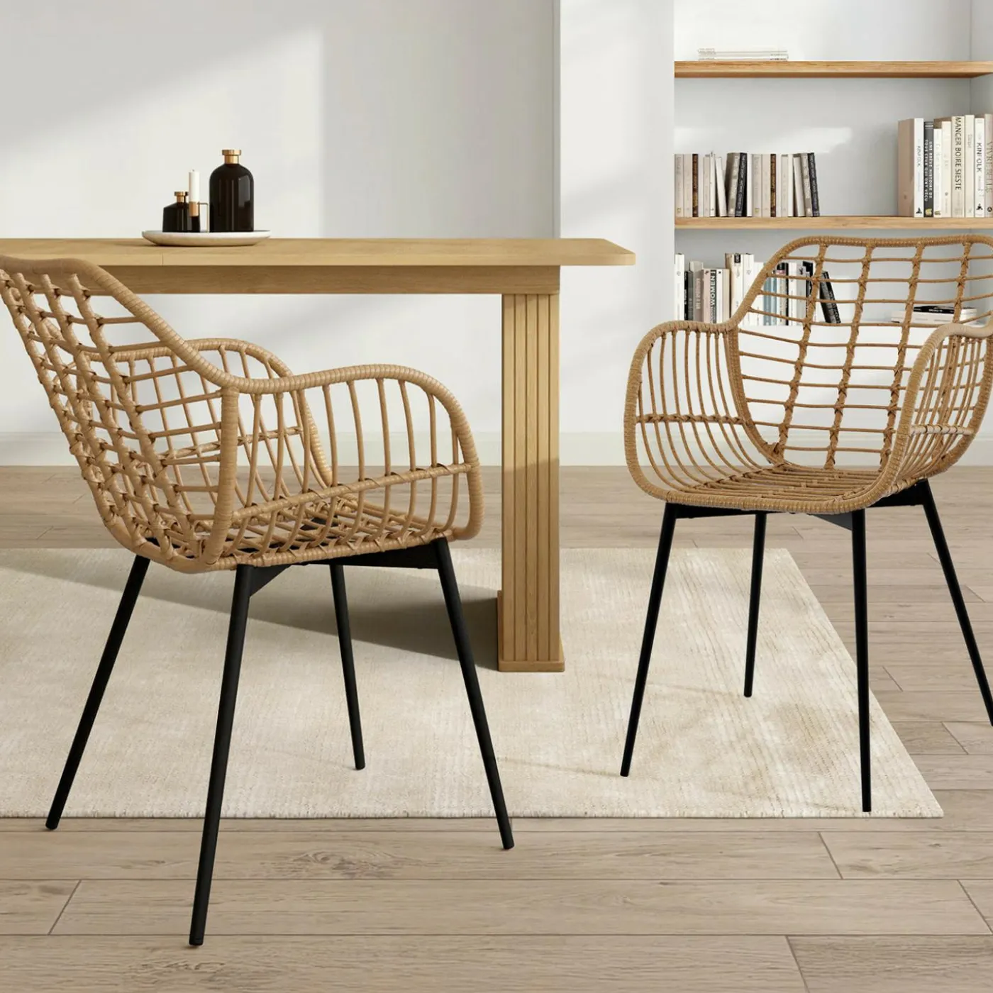 2 fauteuils de table effet rotin et pied métal noir