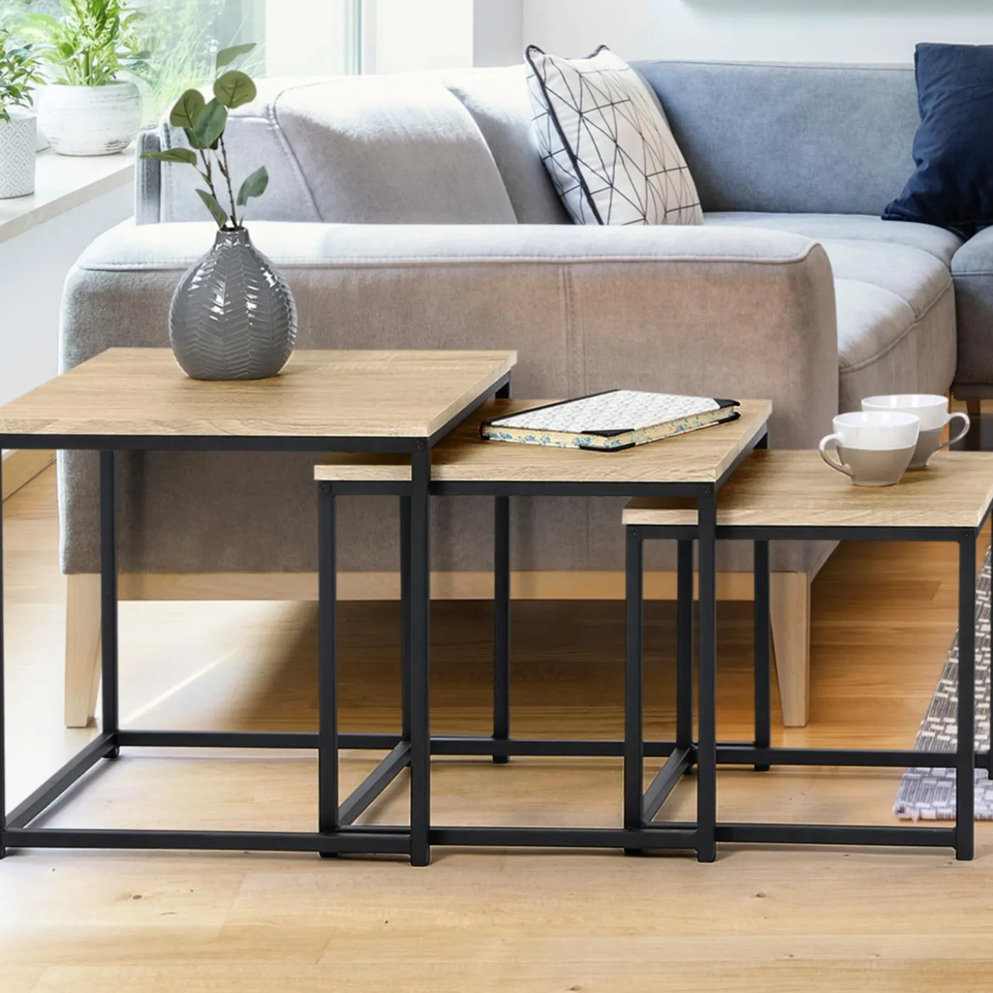 3 tables basses gigognes bois et métal carrées