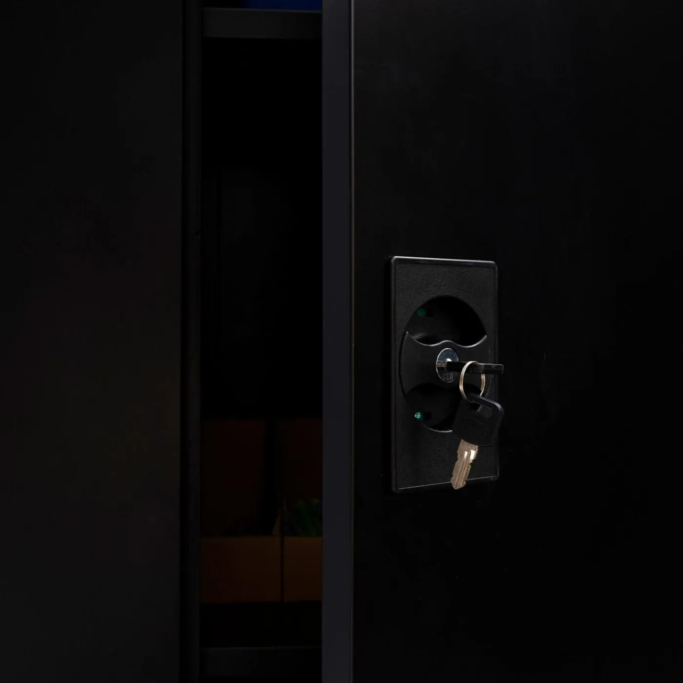 Armoire de bureau en métal noir 80x180 cm