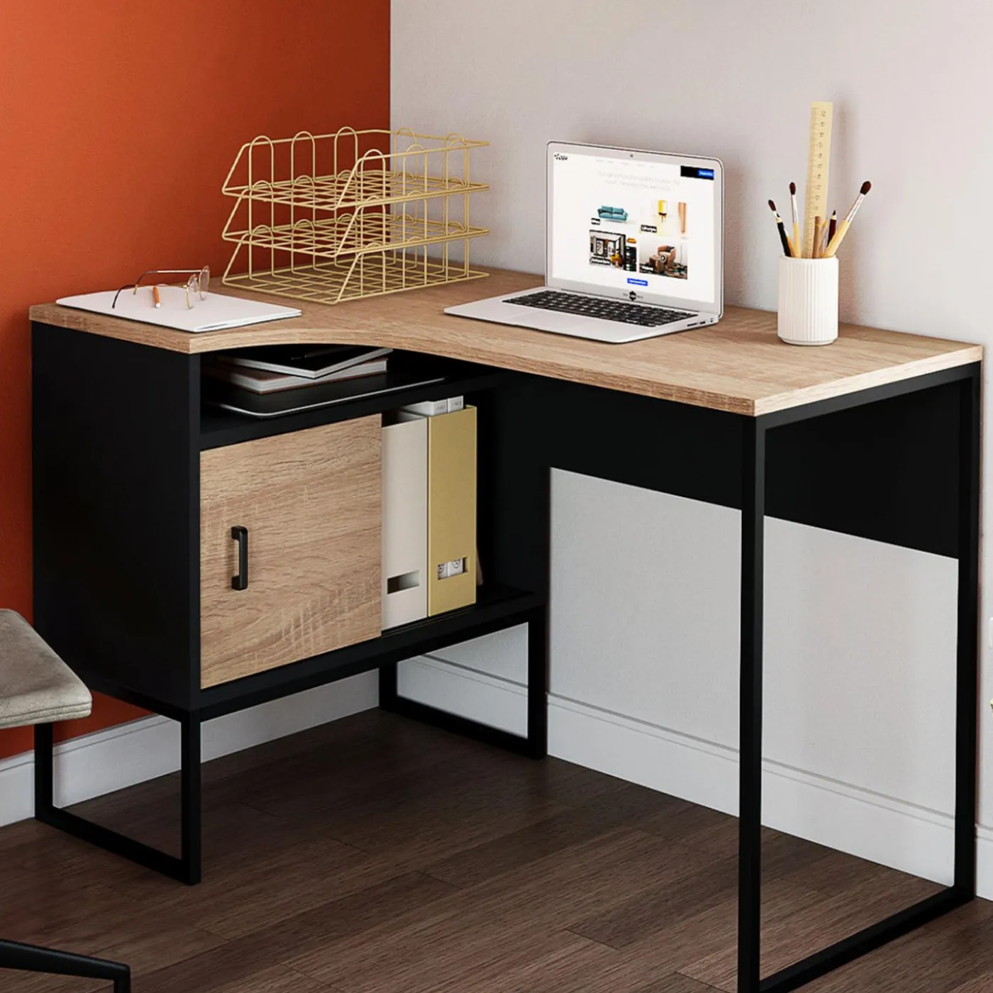 Bureau d’angle industriel métal noir et bois façon hêtre