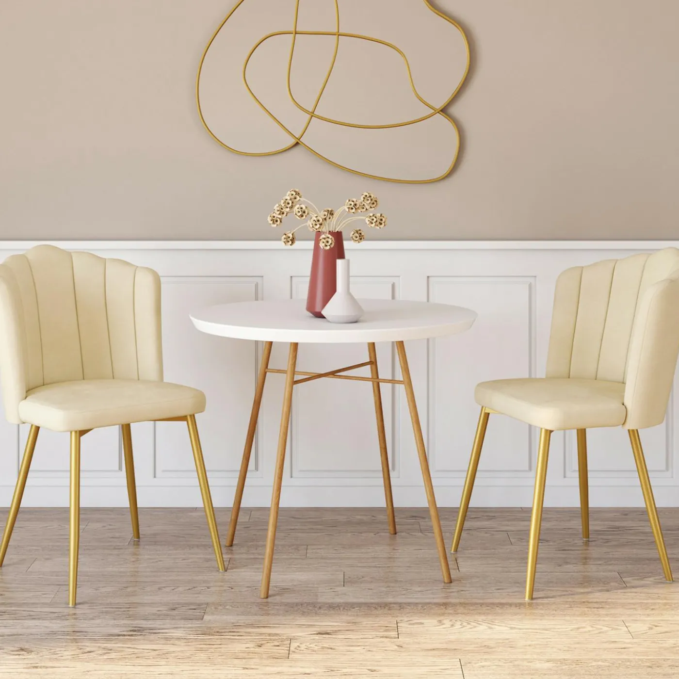 Chaises coquillages beiges en velours et pieds dorés