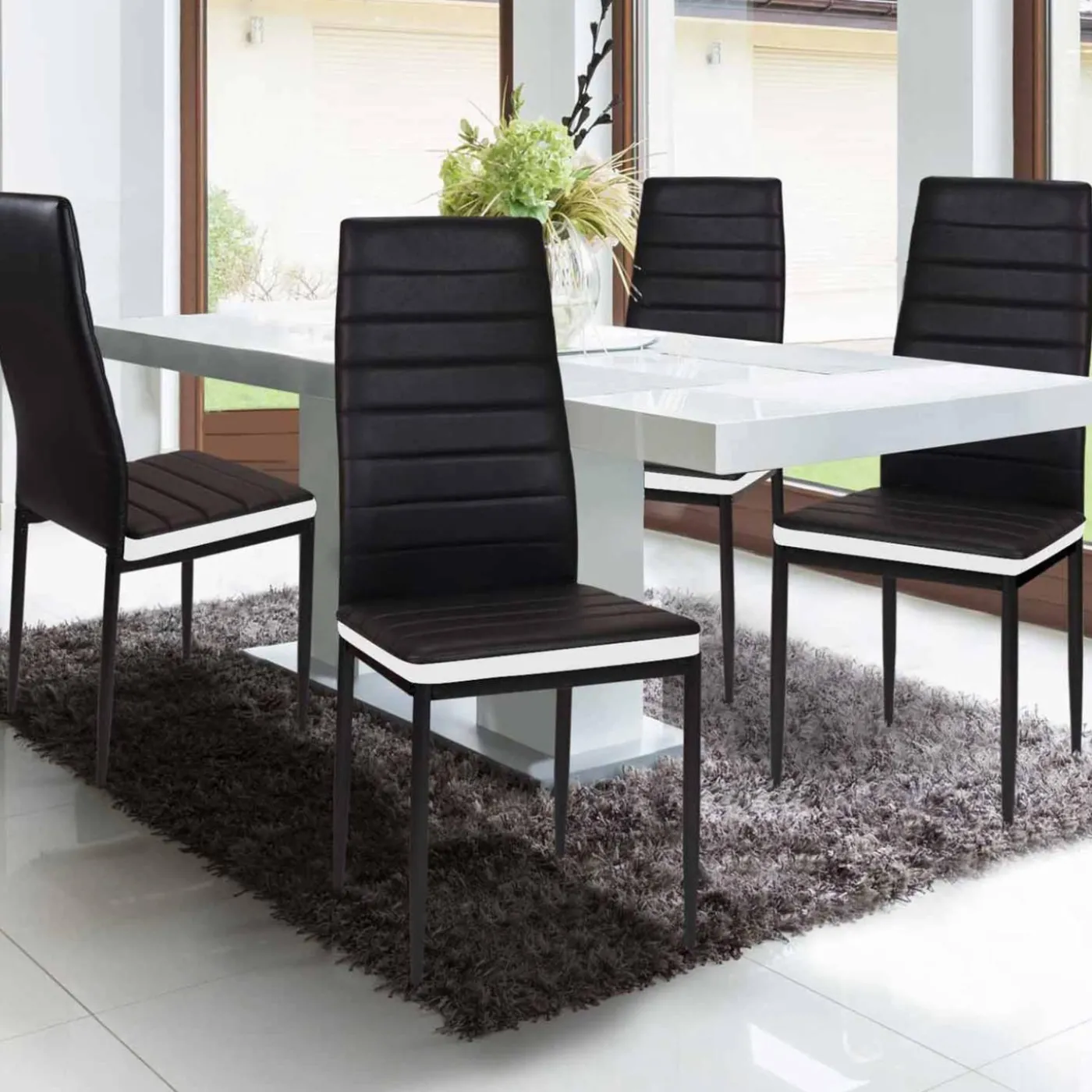 Chaises de salle à manger noires avec bandeau blanc