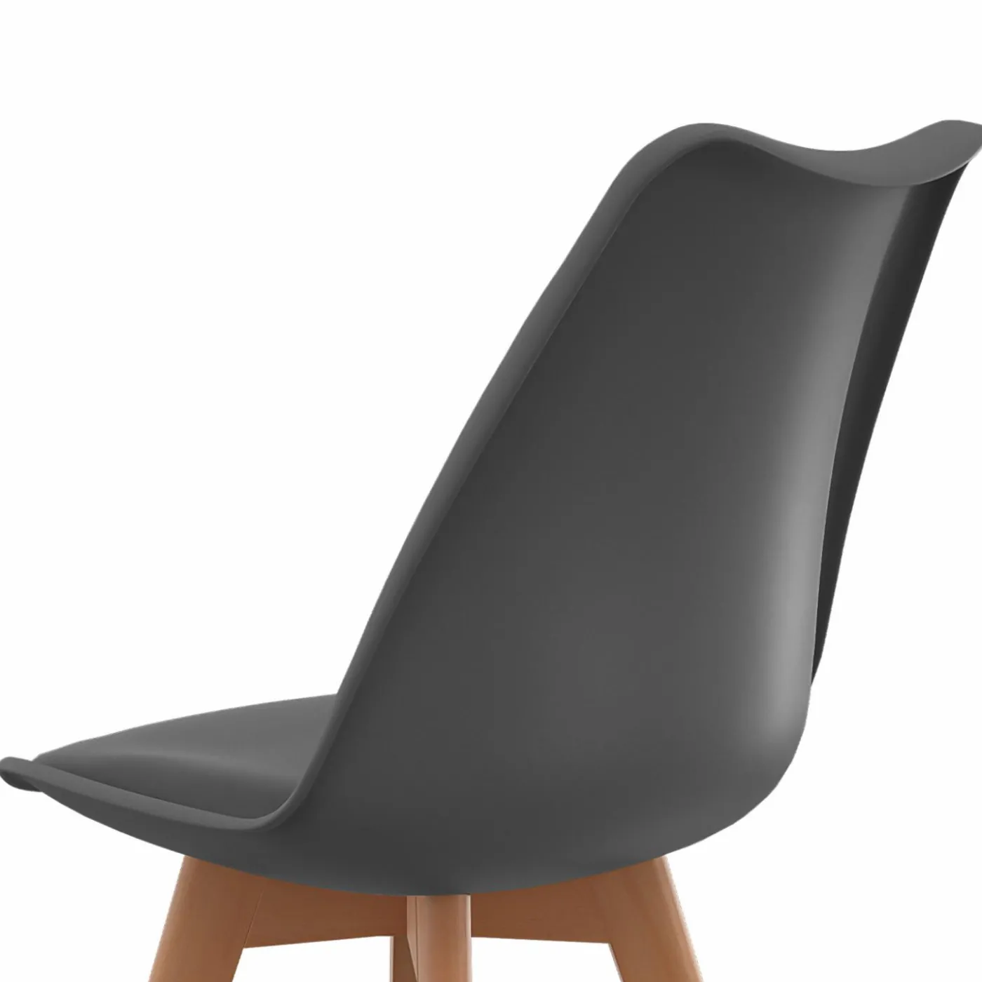 Chaises scandinaves mix color : gris foncé, gris clair, patchworks marron