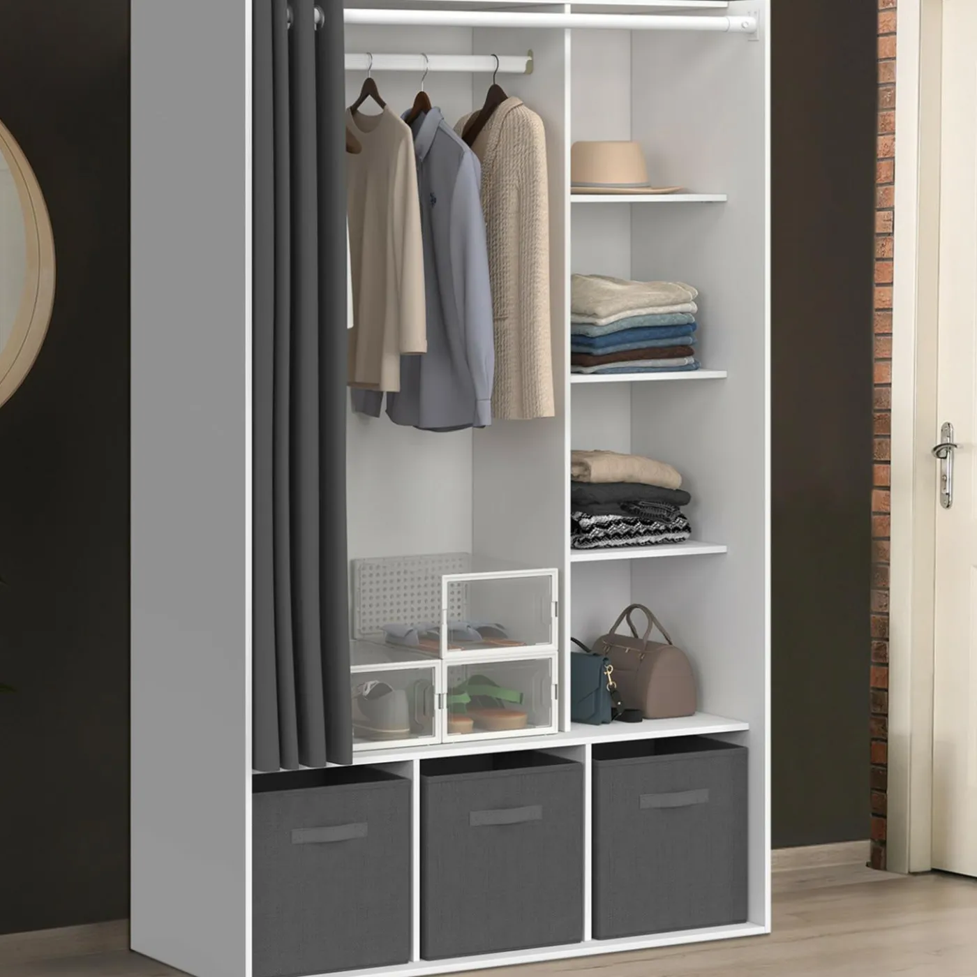 Dressing penderie blanc avec rideaux gris