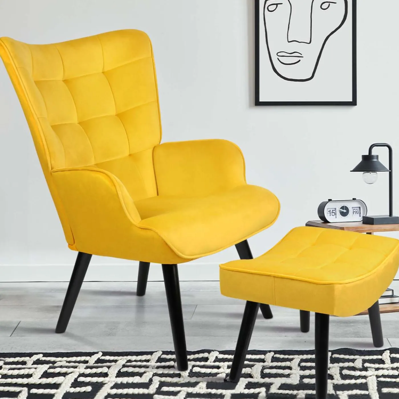 Fauteuil en velours jaune style scandinave