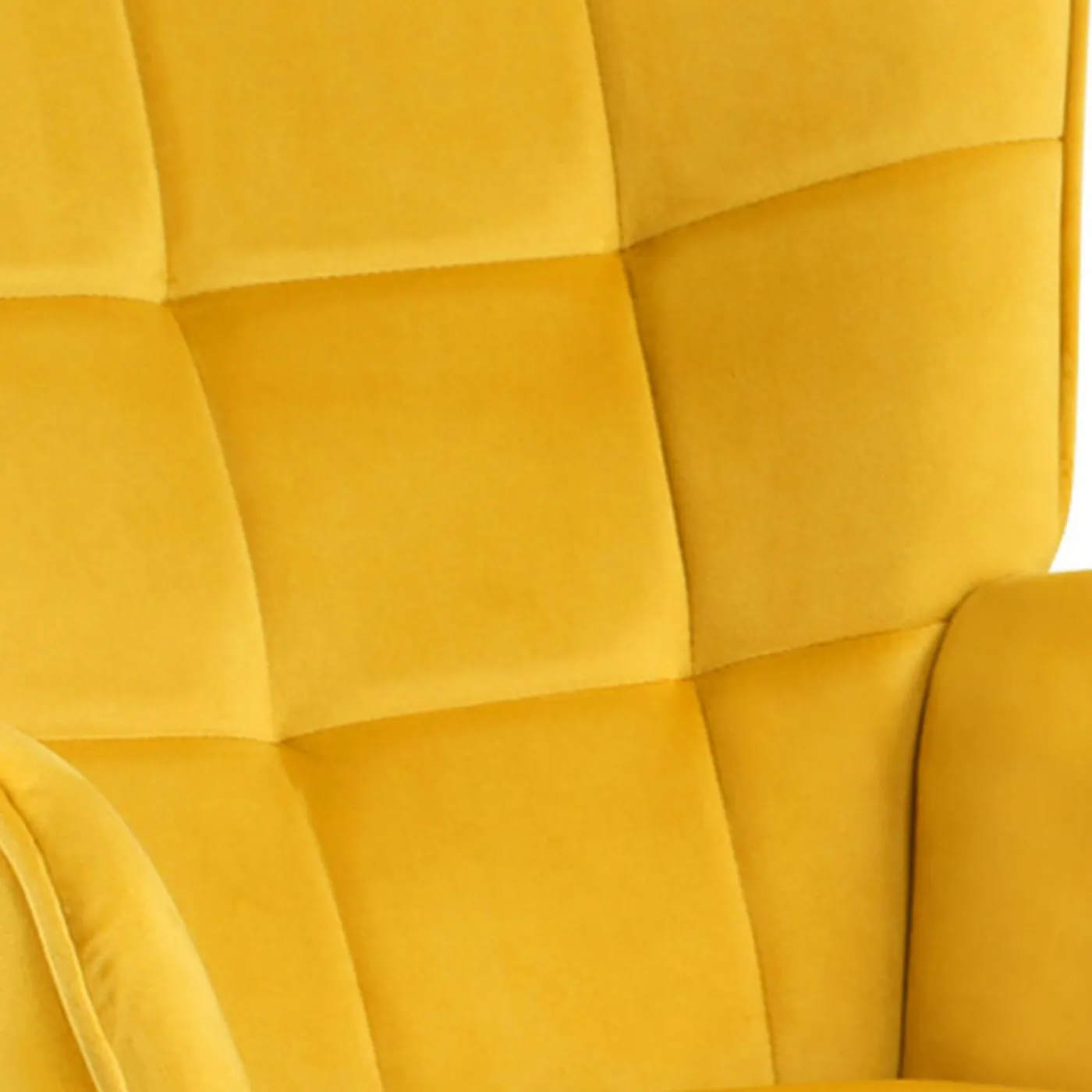 Fauteuil en velours jaune style scandinave