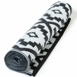 Grand tapis noir pour terrasse et extérieur