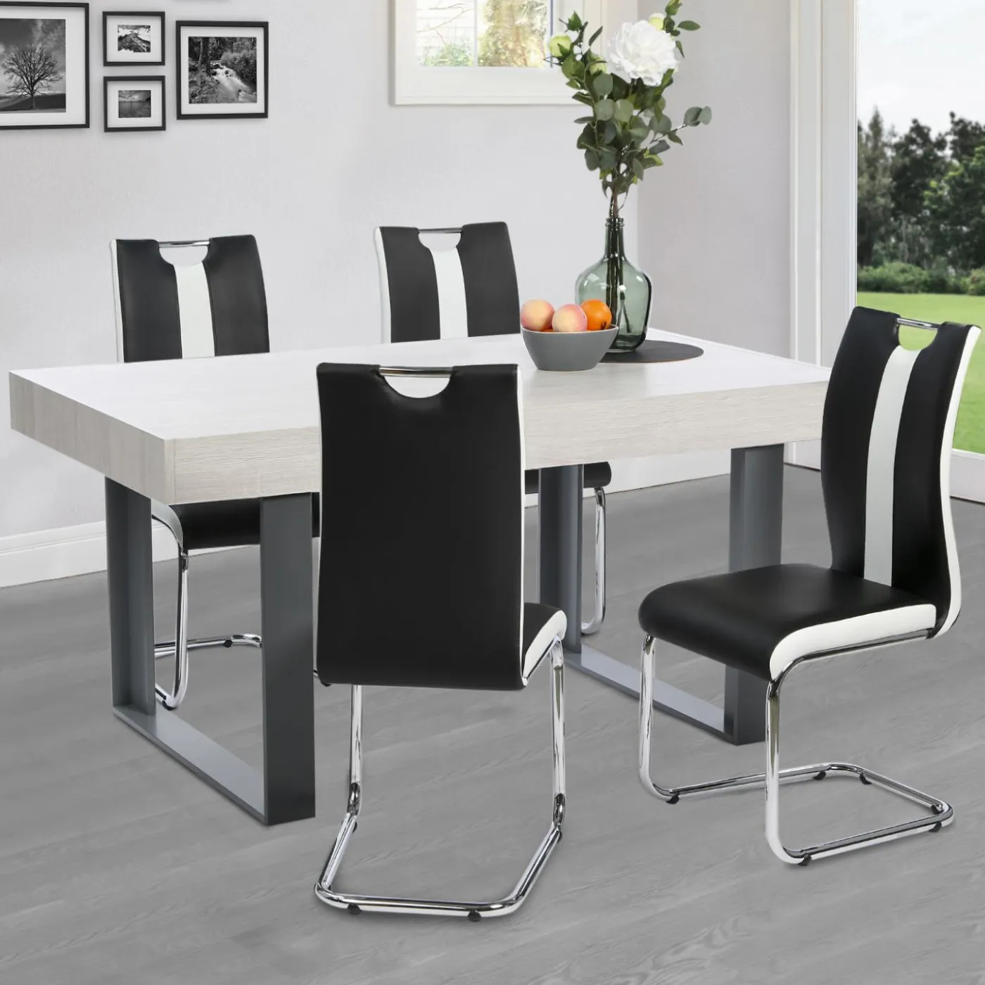 Lot de 4 chaises noires et blanches design