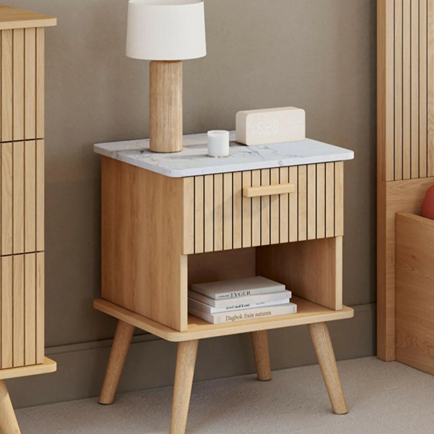 Lot de 2 tables de chevet JULIETTE plateau effet marbre 1 tiroir avec niche lattes tasseau bois