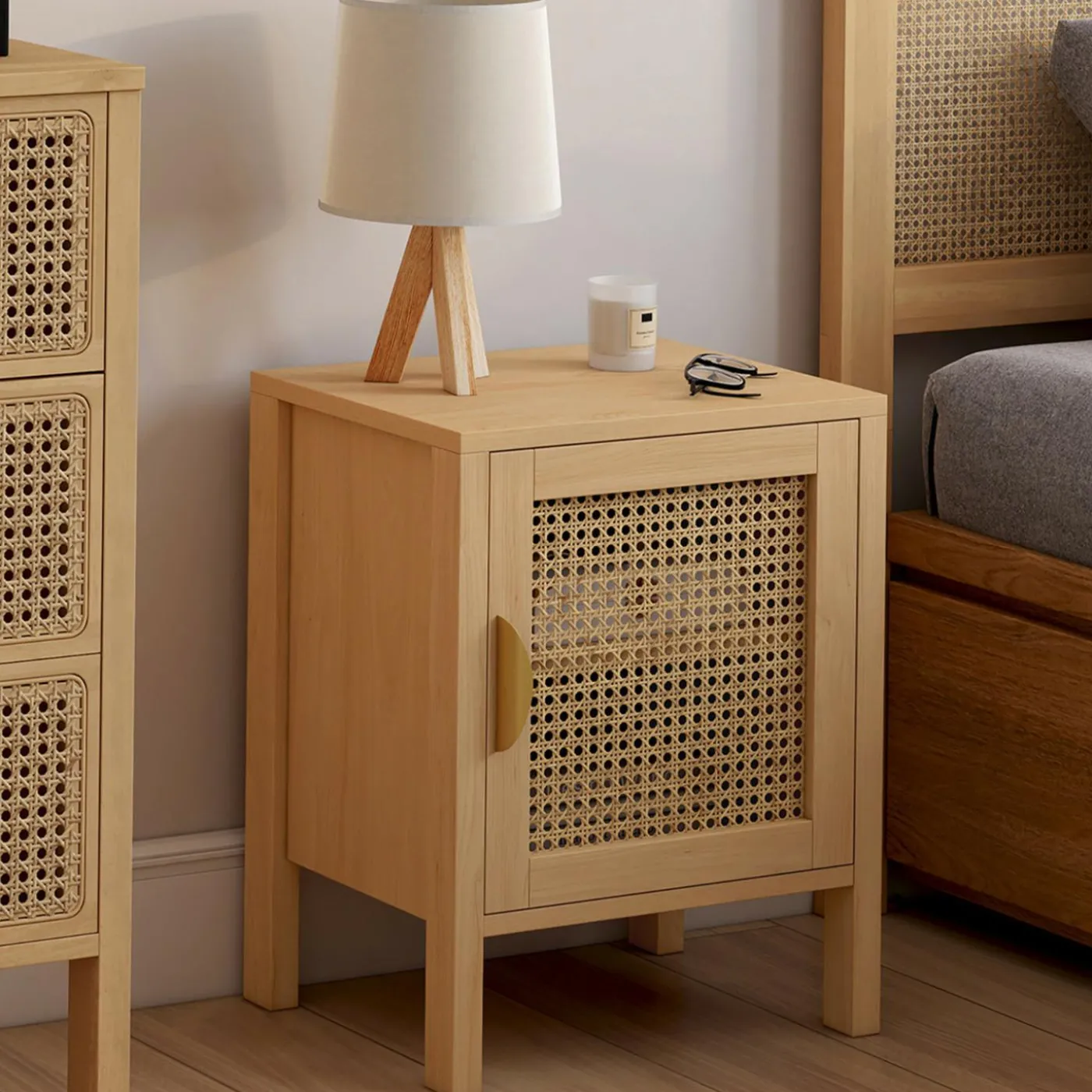 Lot de 2 tables de chevet 1 porte cannage et bois