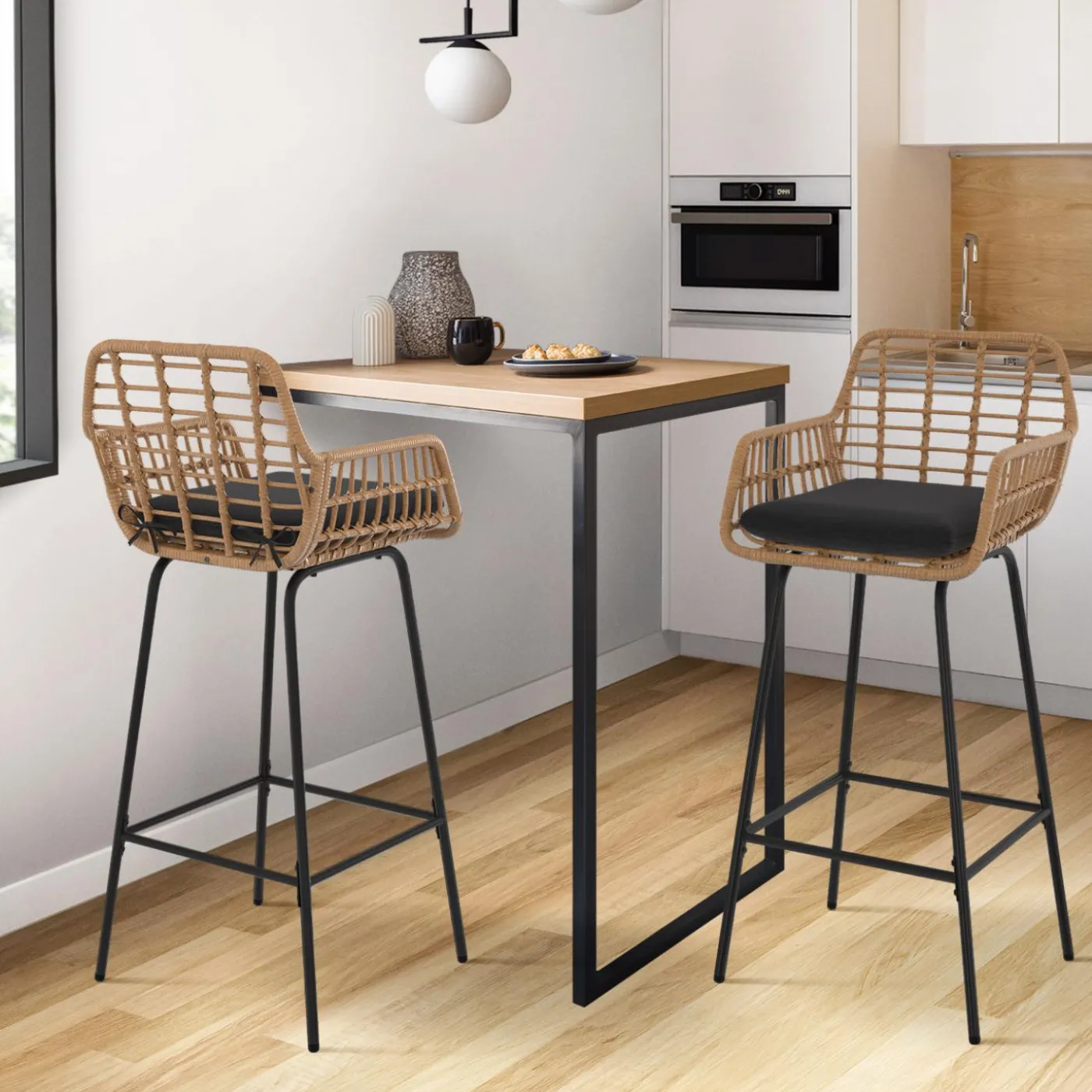 Lot de 2 tabourets de bar avec accoudoirs effet rotin beige pieds métal noir
