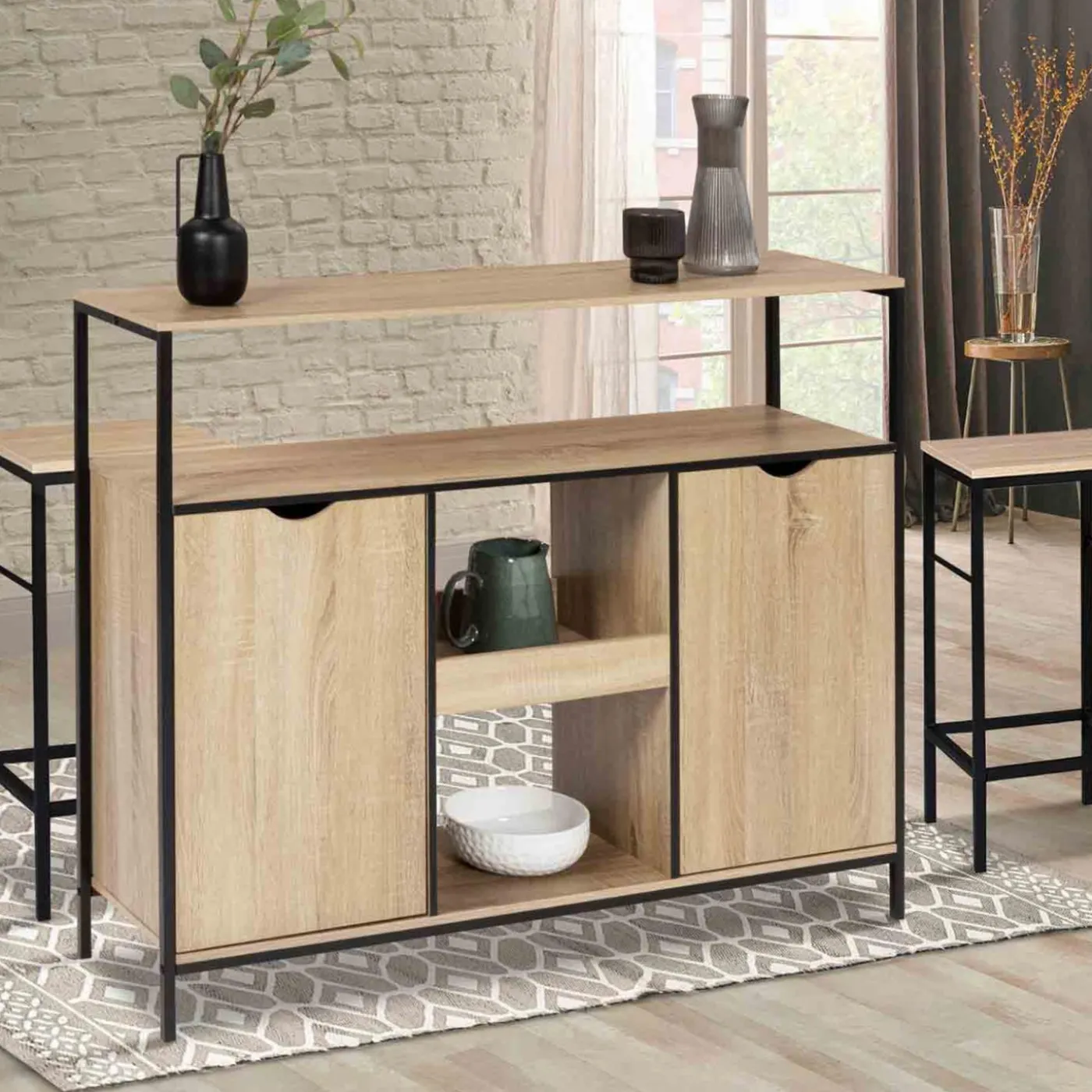 Meuble bar industriel en bois et métal avec portes et étagères