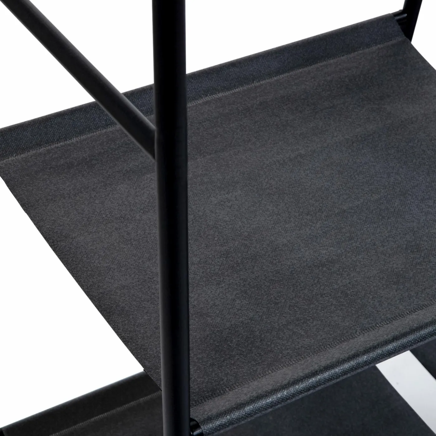 Portant vêtements en métal noir et façon bois