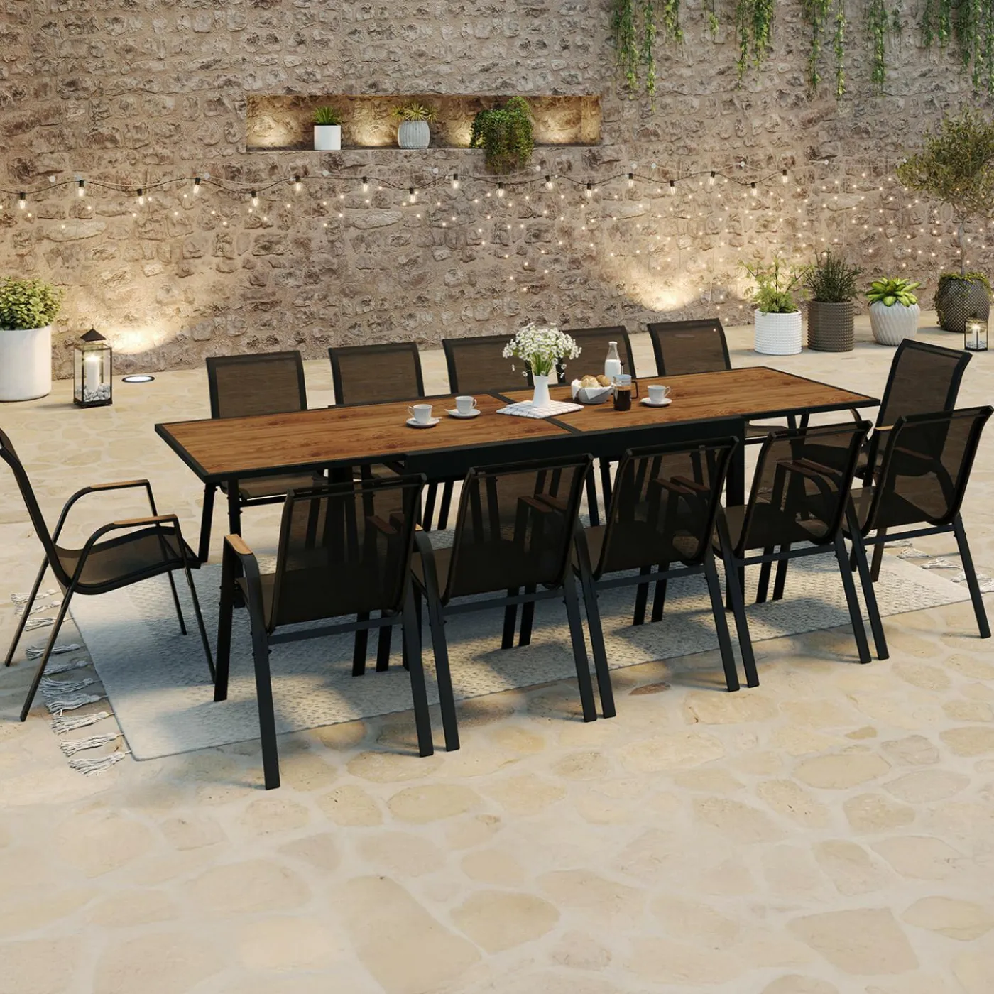 Salon de jardin table extensible avec plateau verre trempé effet bois et chaises empilables