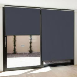Store enrouleur vertical gris pour pergola
