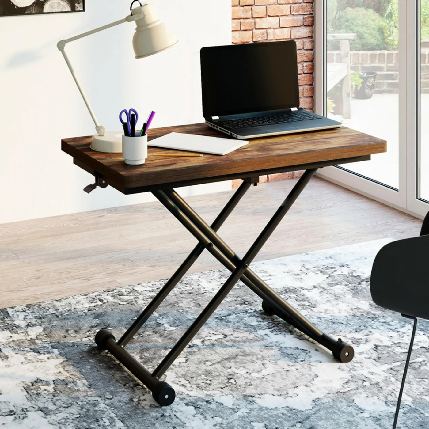 Table basse industrielle relevable bois foncé et noir