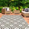 Tapis d'extérieur pour terrasse couleur taupe