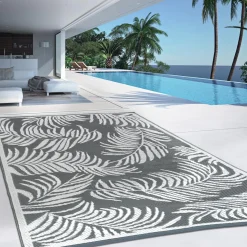 Tapis extérieur gris et blanc motifs tropicaux 270 x 370 cm