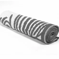 Tapis extérieur gris et blanc motifs tropicaux 270 x 370 cm