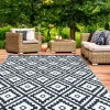 Tapis extérieur noir et blanc motifs géométriques 180 x 280 cm
