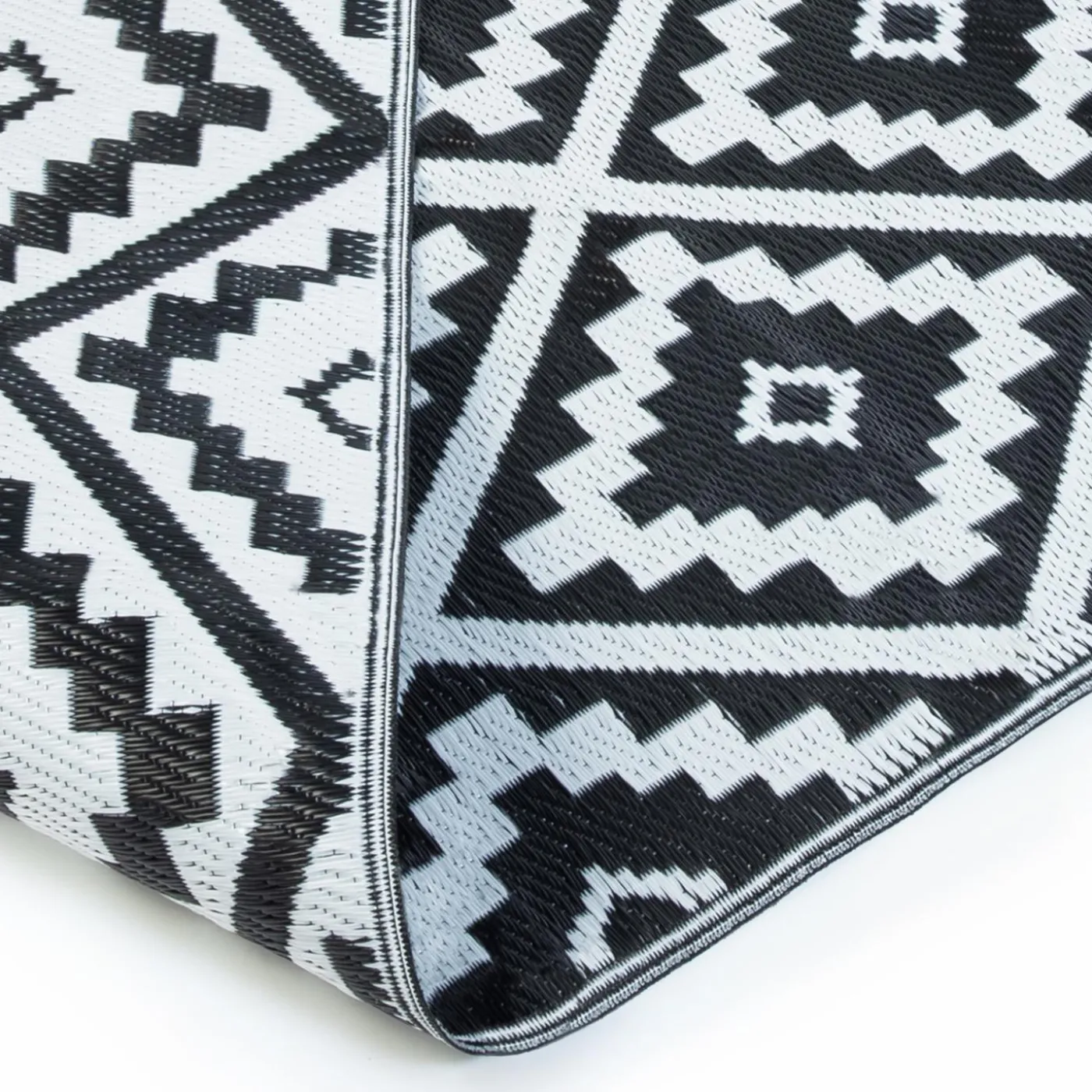Tapis extérieur noir et blanc motifs géométriques 180 x 280 cm