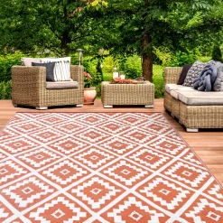 Tapis extérieur terracotta et blanc motifs géométriques 120 x 180 cm