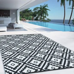 Tapis extérieur terrasse motifs géométriques noir et blanc 270 x 370 cm