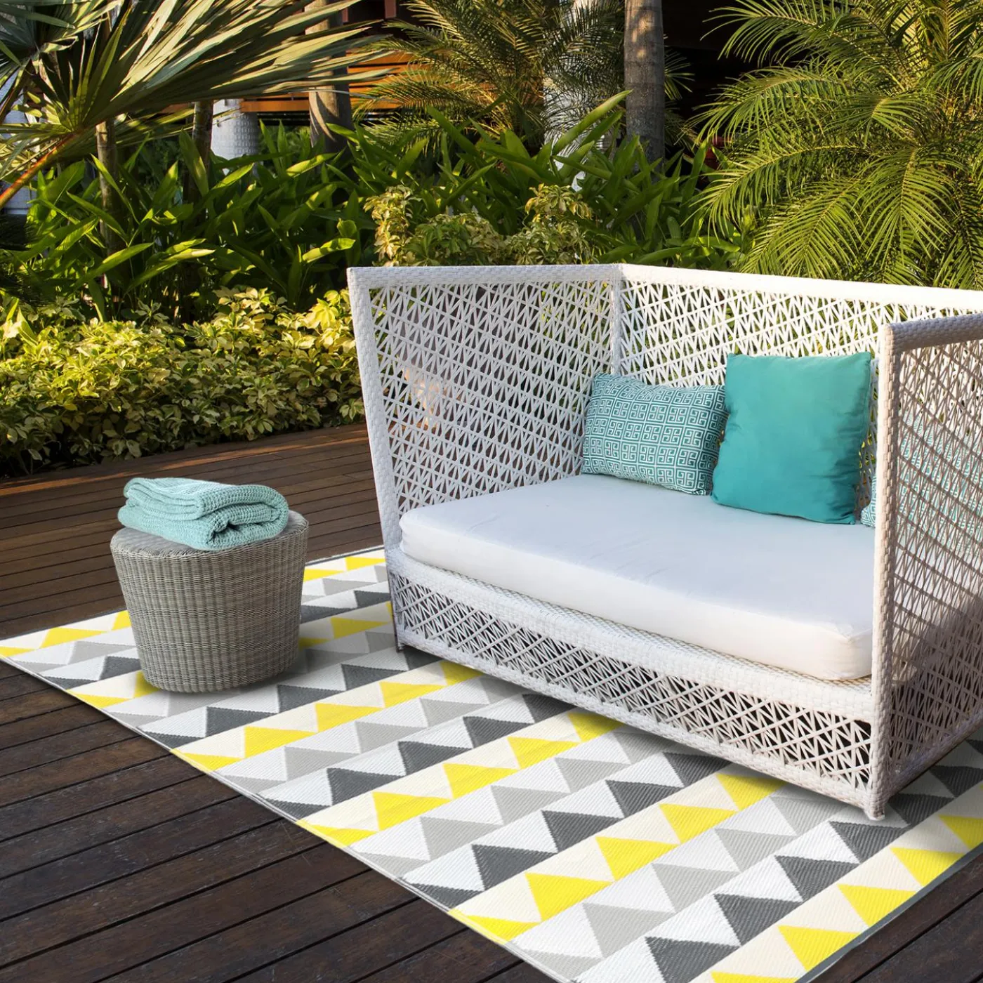 Tapis extérieur terrasse motifs triangles gris et jaune 180 x 280 cm