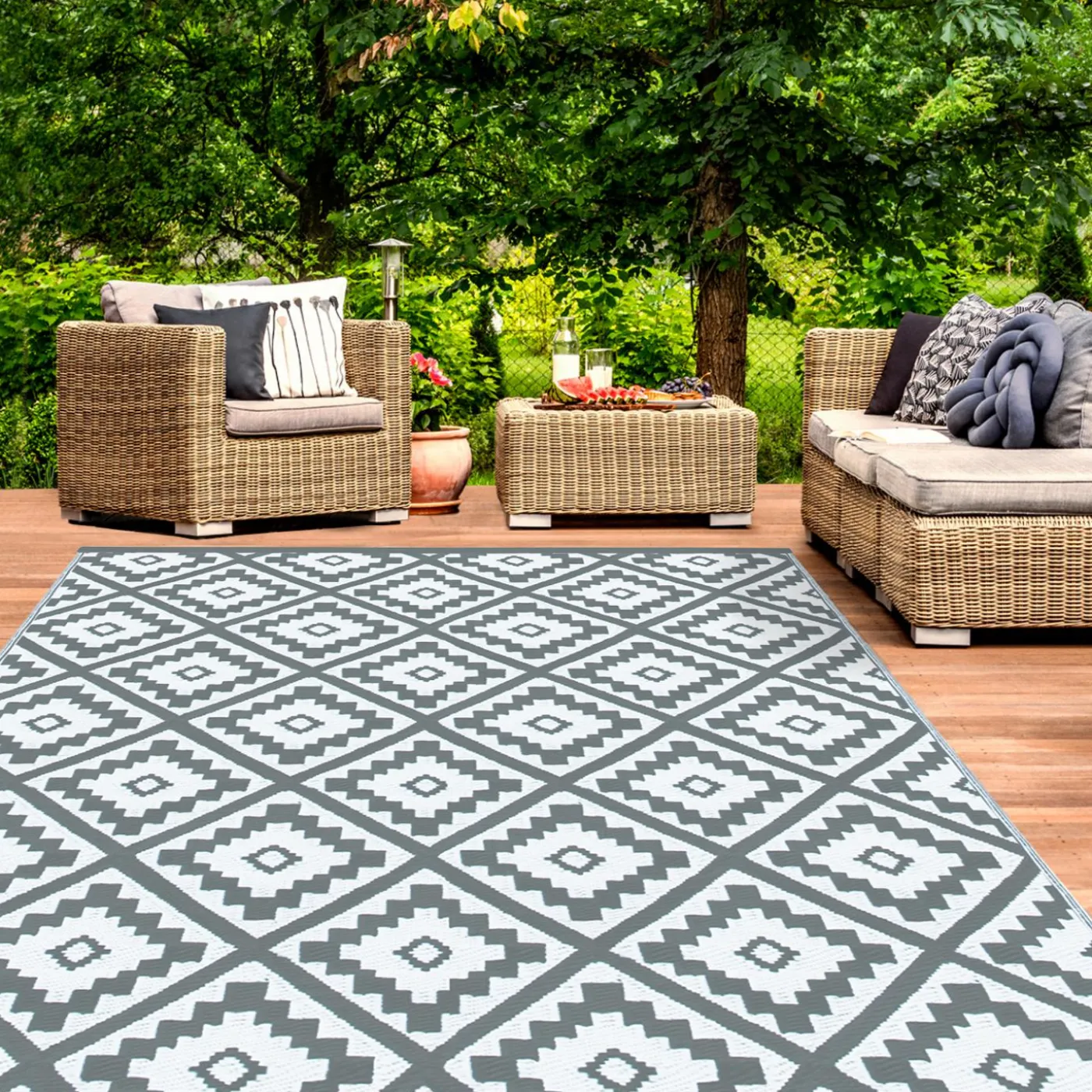 Tapis extérieur terrasse motifs géométriques gris et blanc 160 x 260 cm