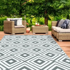 Tapis jardin motifs géométriques gris et blanc 180 x 280 cm